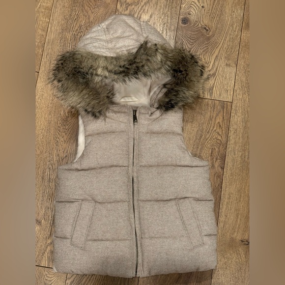 GAP Girls Cream Faux Fur Hooded Vest - Picture 7 of 10